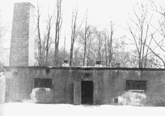 Krematorium I im Stammlager Auschwitz in den Neunziger Jahren (30KB)