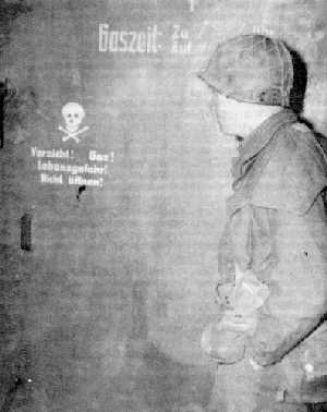 Desinfektionskammert�re im KL Dachau (65 KB)