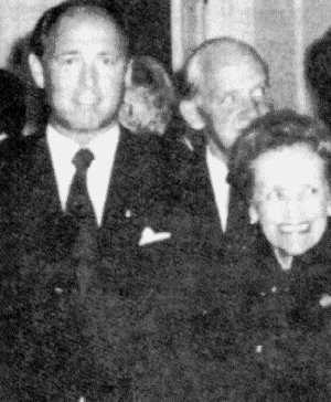 Hanna Reitsch mit dem sozialistischen Landeshauptmann K�rntens, Wagner (35 KB)