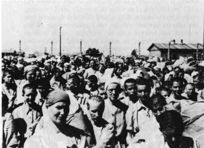 Ci-contre, la photo originale ; ci-dessous, la photo truquée et sa légende mensongère